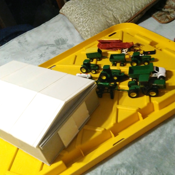 John Deere Toys Farm Country Shed With Tractors Trucks And